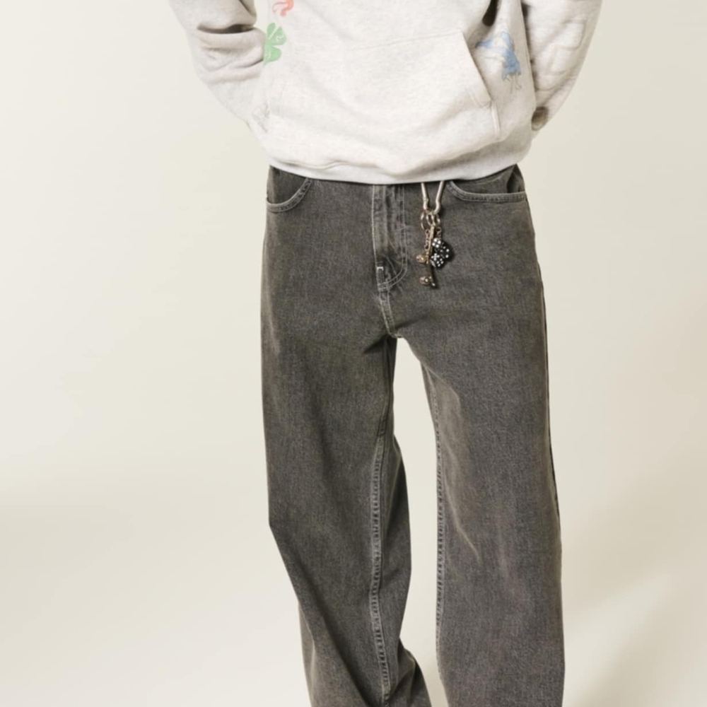 Hollister Gray Senior Year Graphic Hoodie - Picture 4 of 4